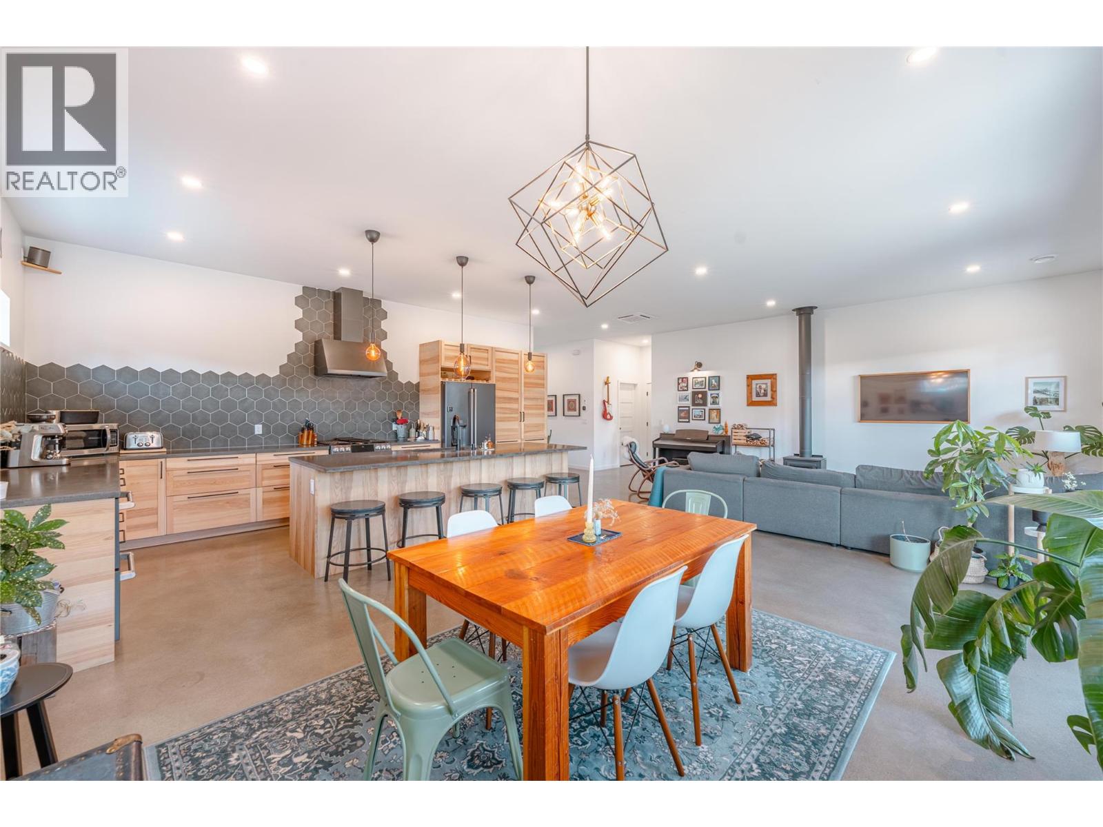 702 Center Street - 13