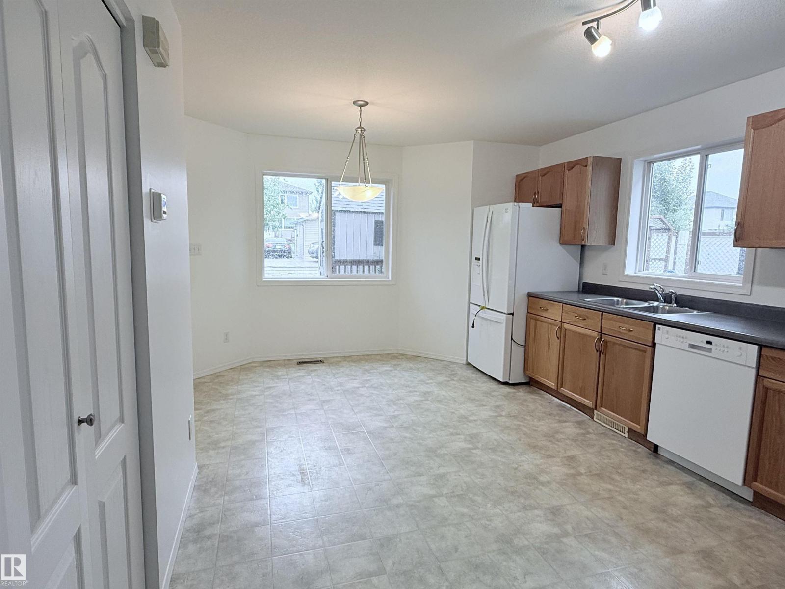 1920 37 AV NW - 11