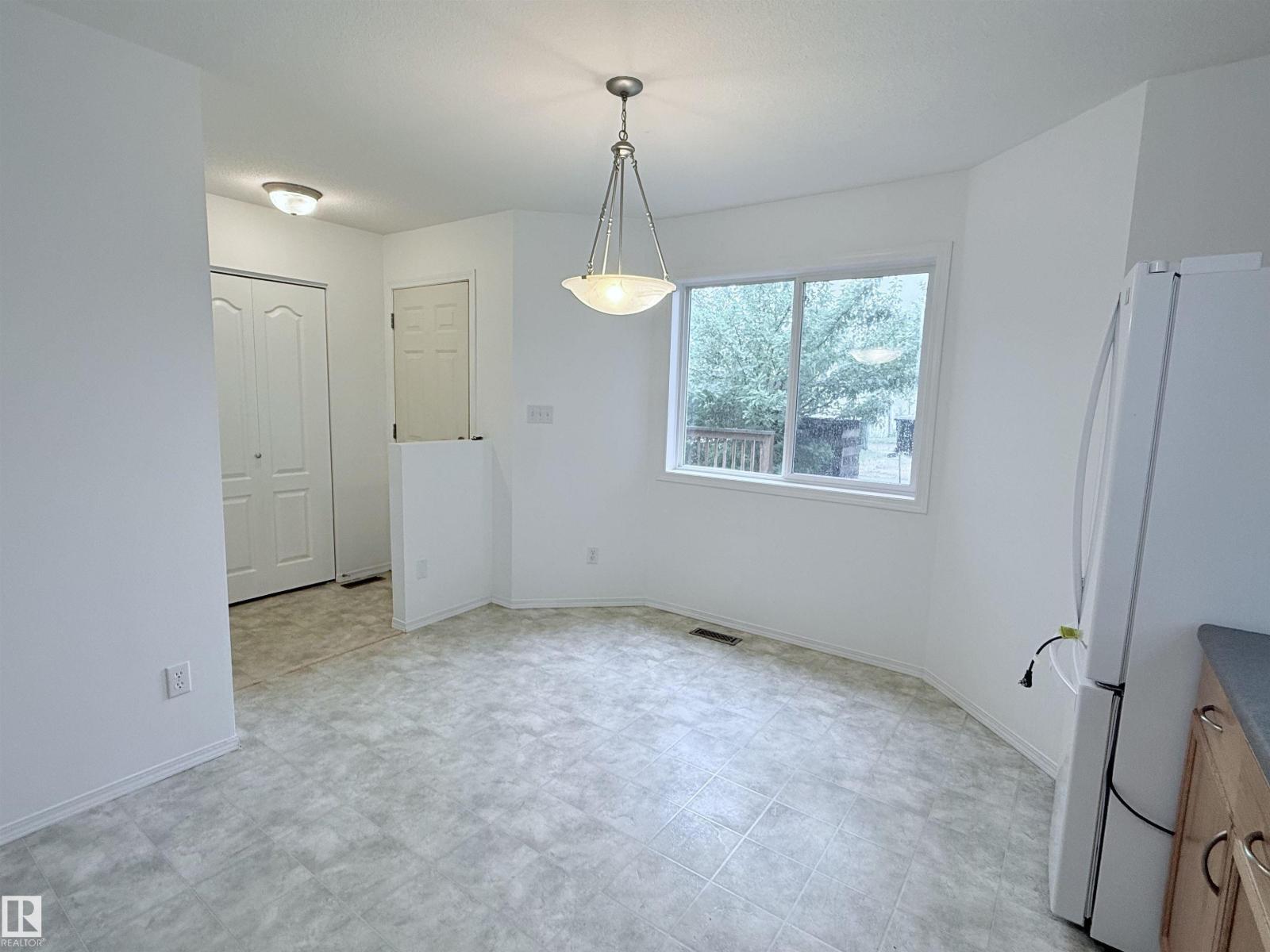 1920 37 AV NW - 19