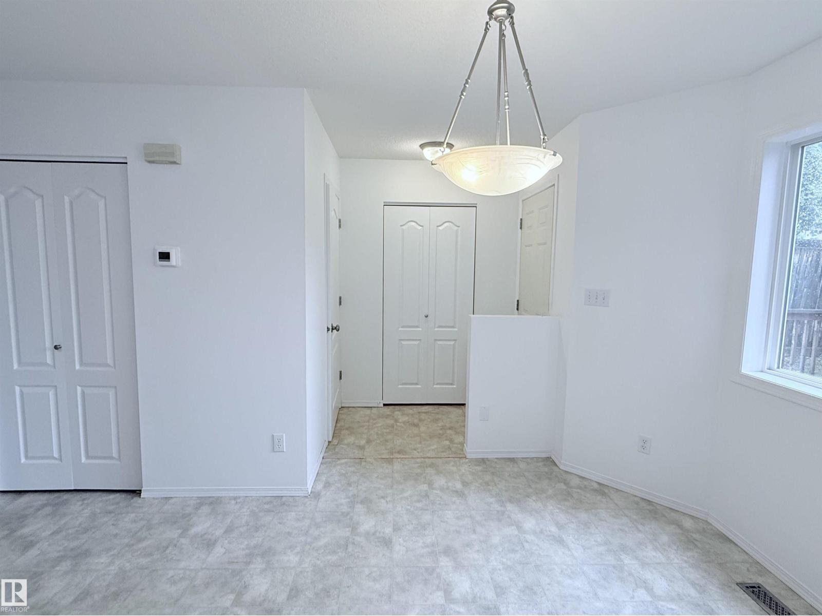 1920 37 AV NW - 20