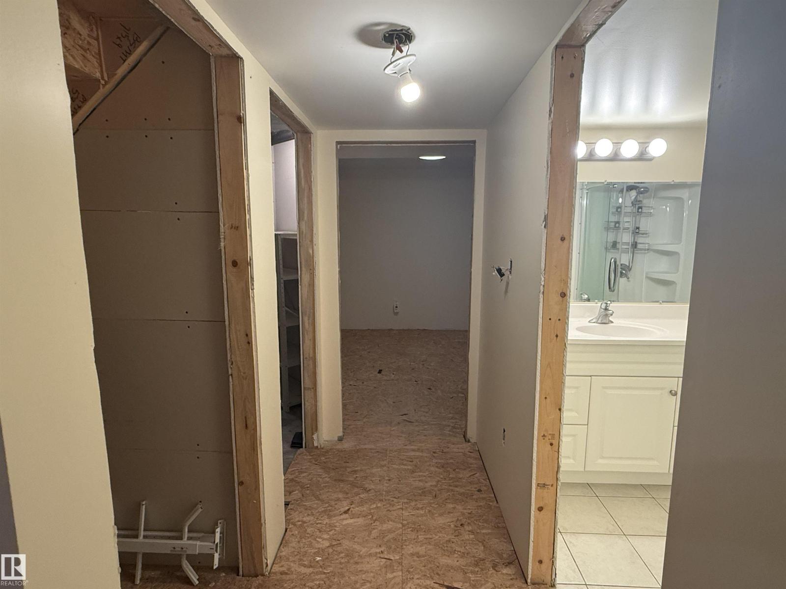 1920 37 AV NW - 41