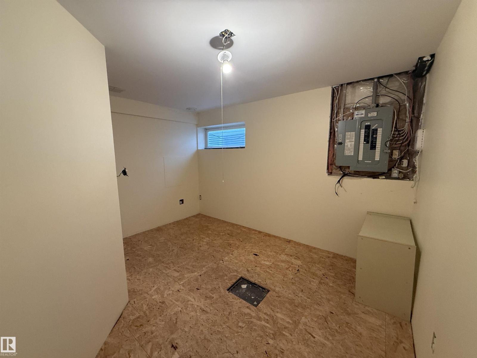 1920 37 AV NW - 44