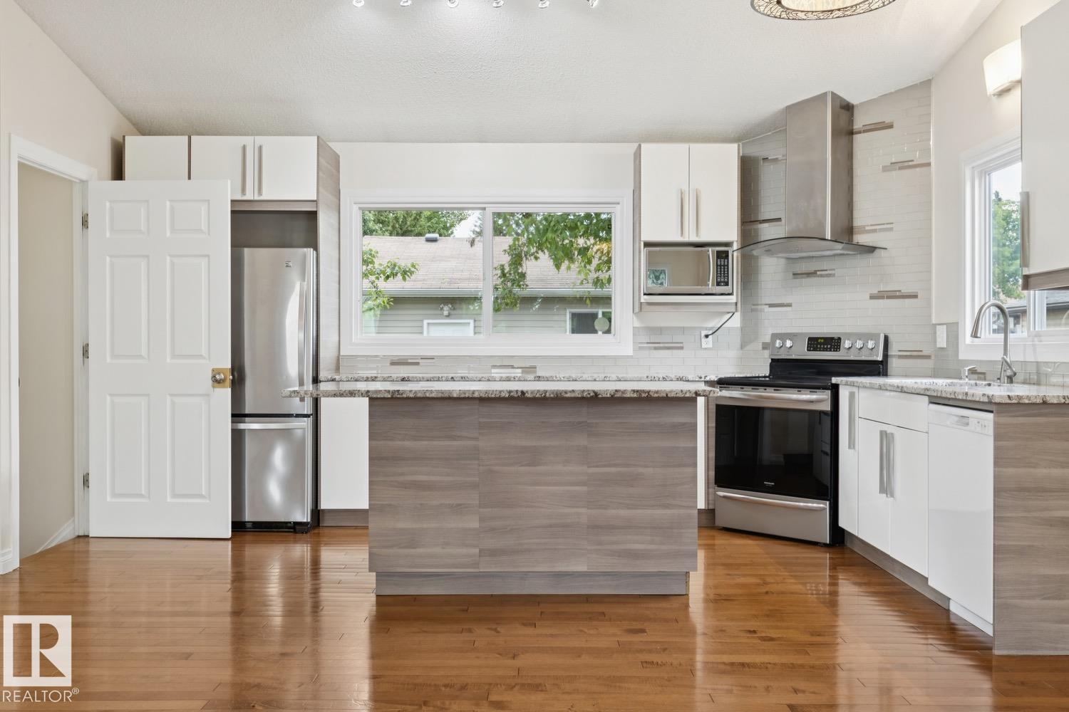 8803 25A AV NW — photo 11