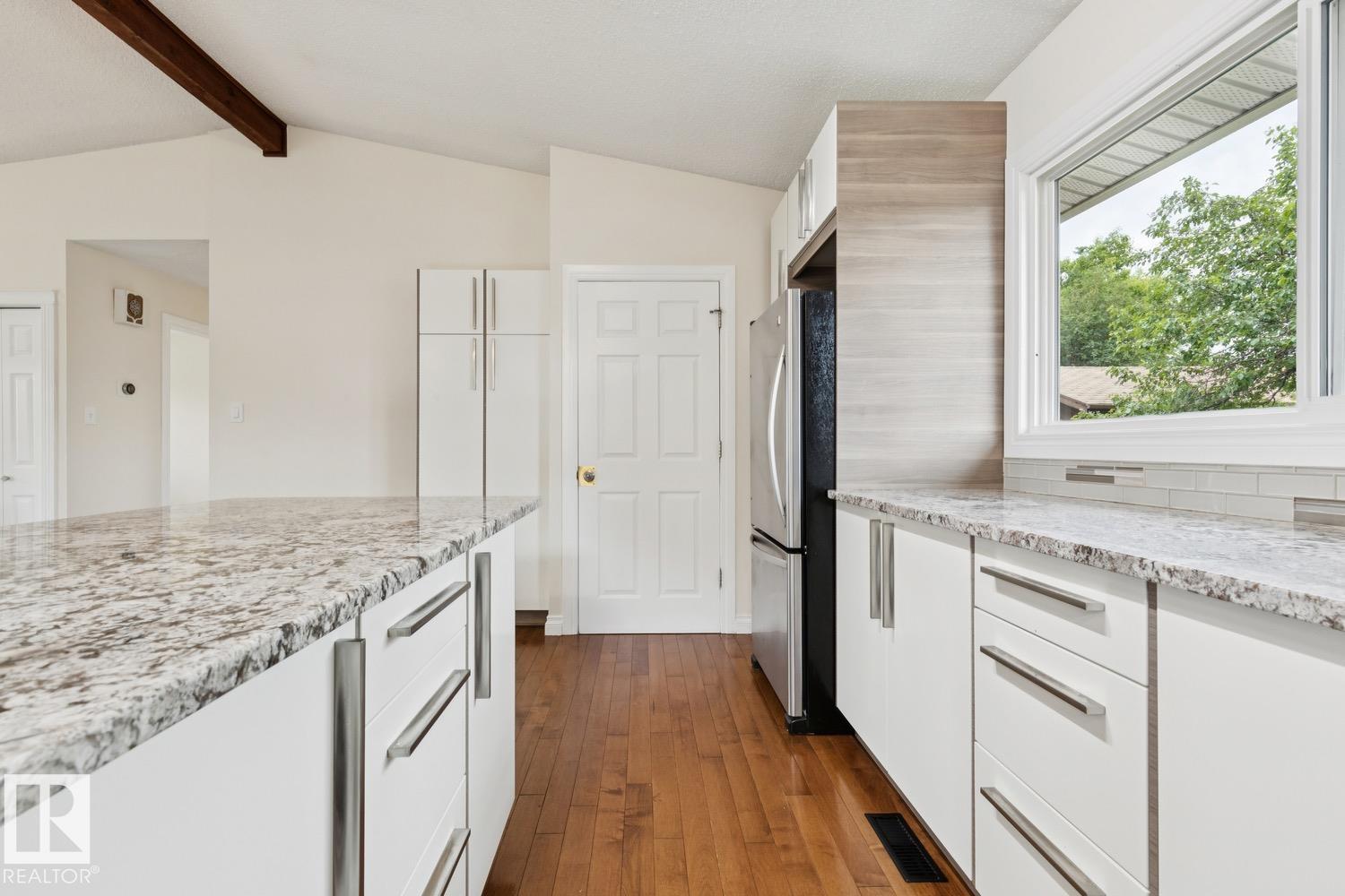 8803 25A AV NW — photo 15