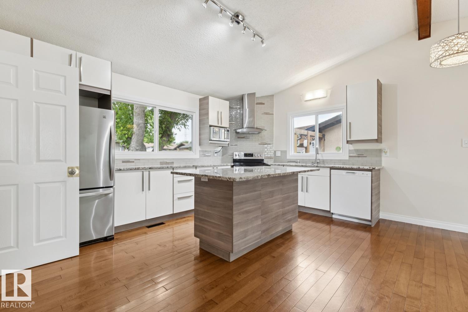 8803 25A AV NW — photo 9