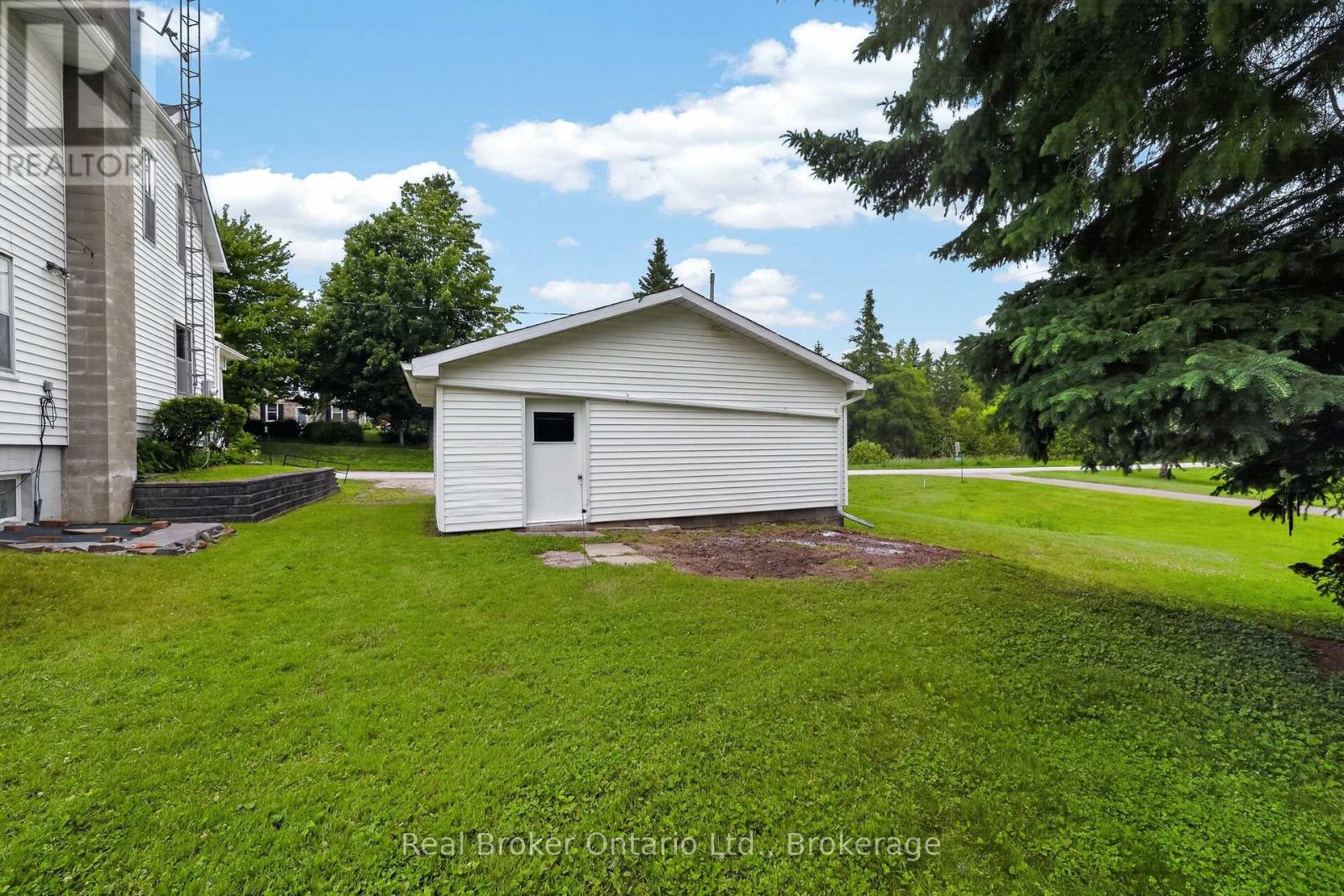 9033 ERIN GARAFRAXA TOWNLINE - 40