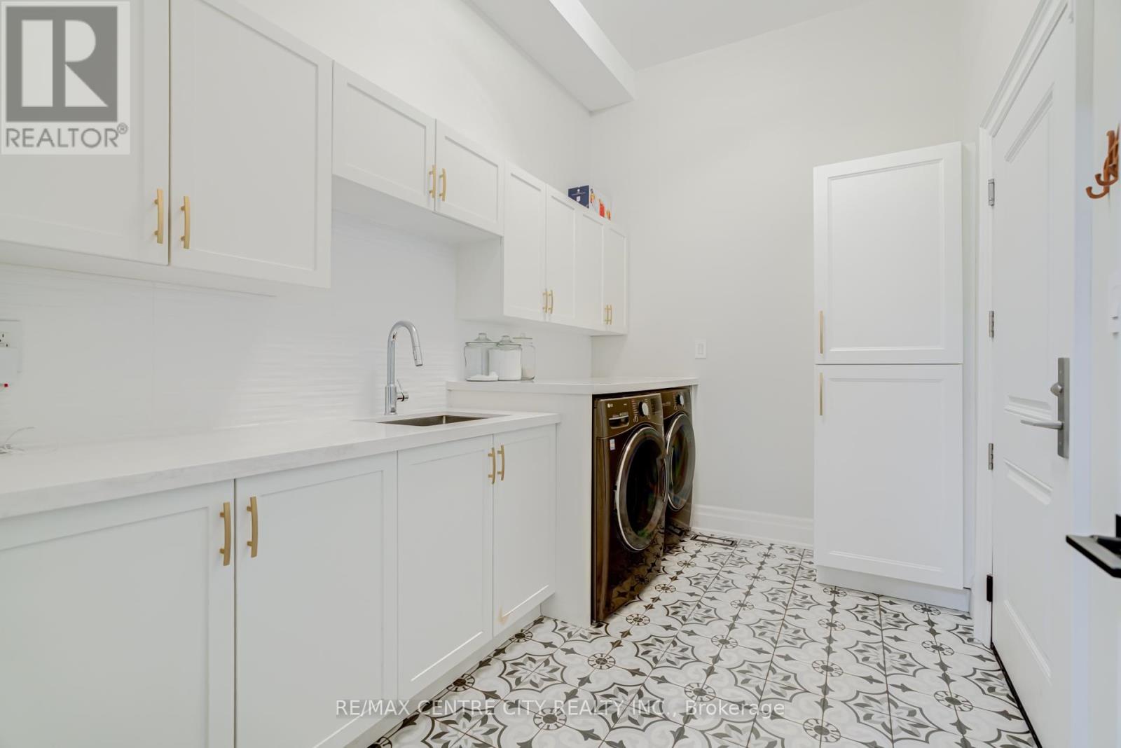 301 MARTIN STREET - 20