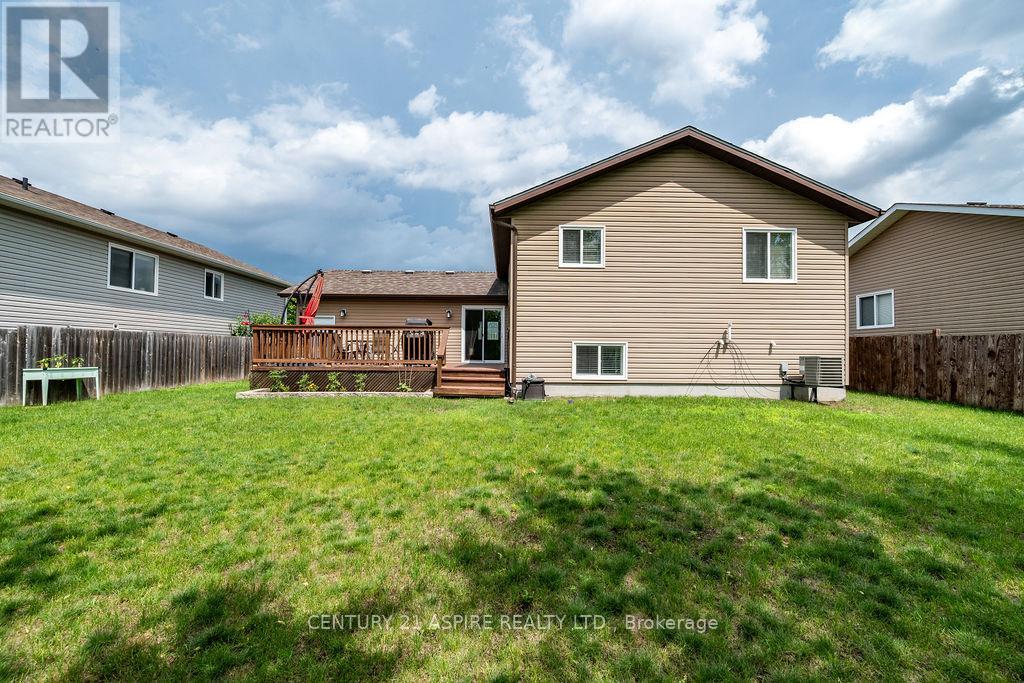 4 Bed, 2 Bath House for Sale in Petawawa – 23 BOULDER CREEK TRAIL, Petawawa – MLS# X13513996 - Image 40