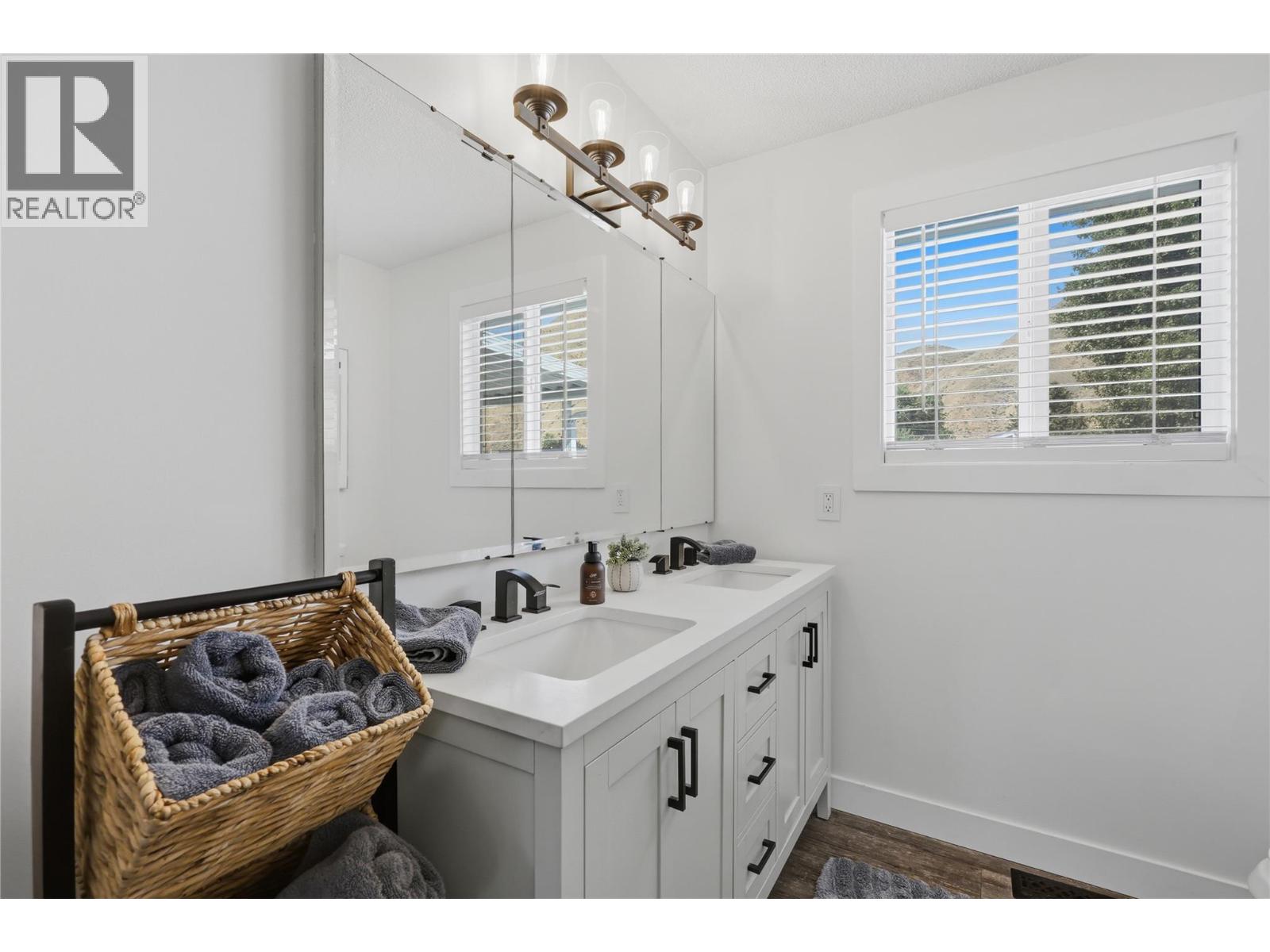 2330 ROSEWOOD Avenue - 38
