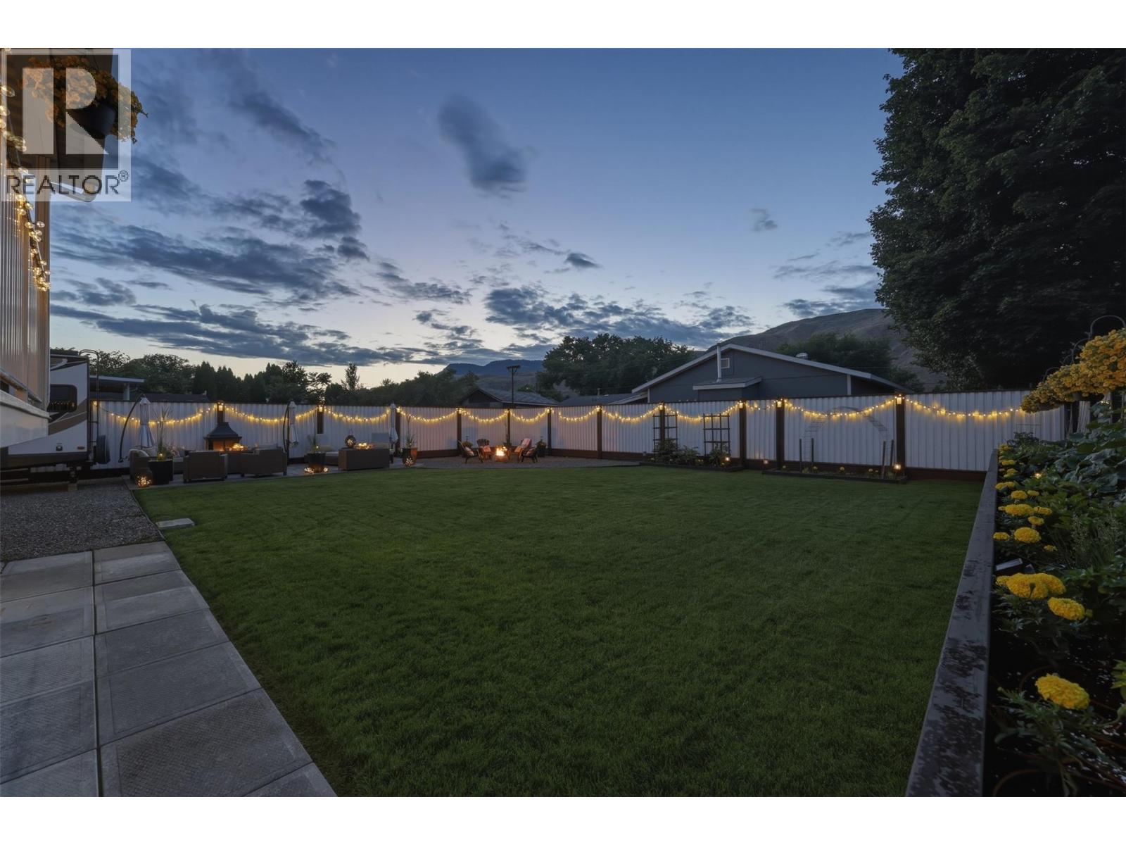 2330 ROSEWOOD Avenue - Image 26