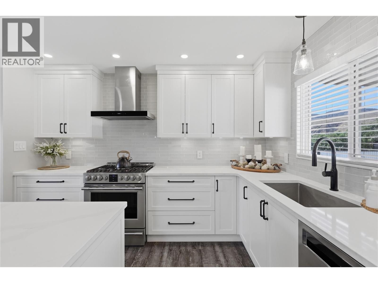 2330 ROSEWOOD Avenue - 17