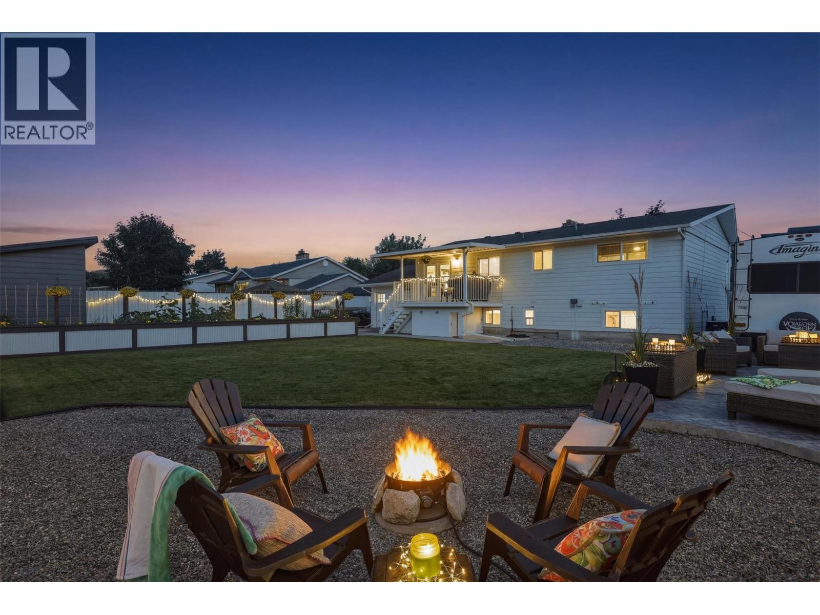 2330 ROSEWOOD Avenue - Image 33