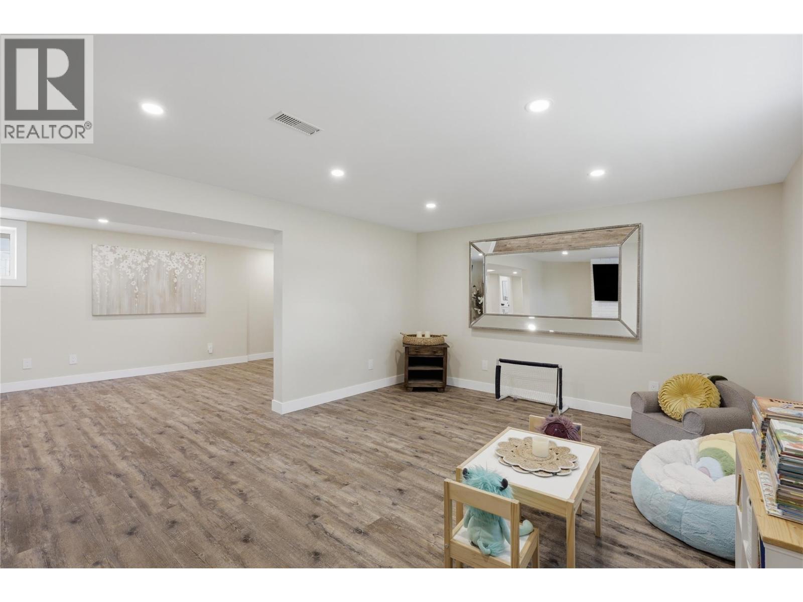 2330 ROSEWOOD Avenue - 47