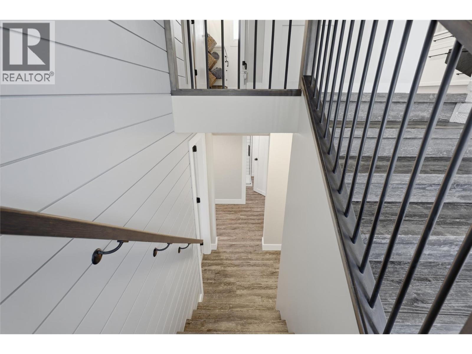 2330 ROSEWOOD Avenue - 43