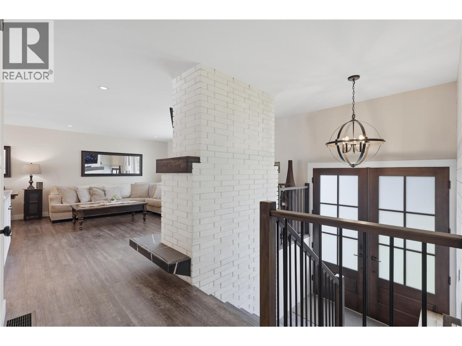 2330 ROSEWOOD Avenue - 6