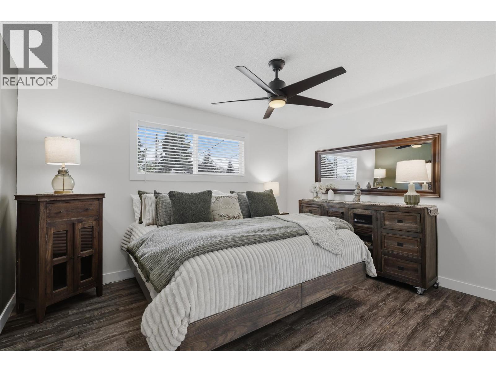 2330 ROSEWOOD Avenue - 34
