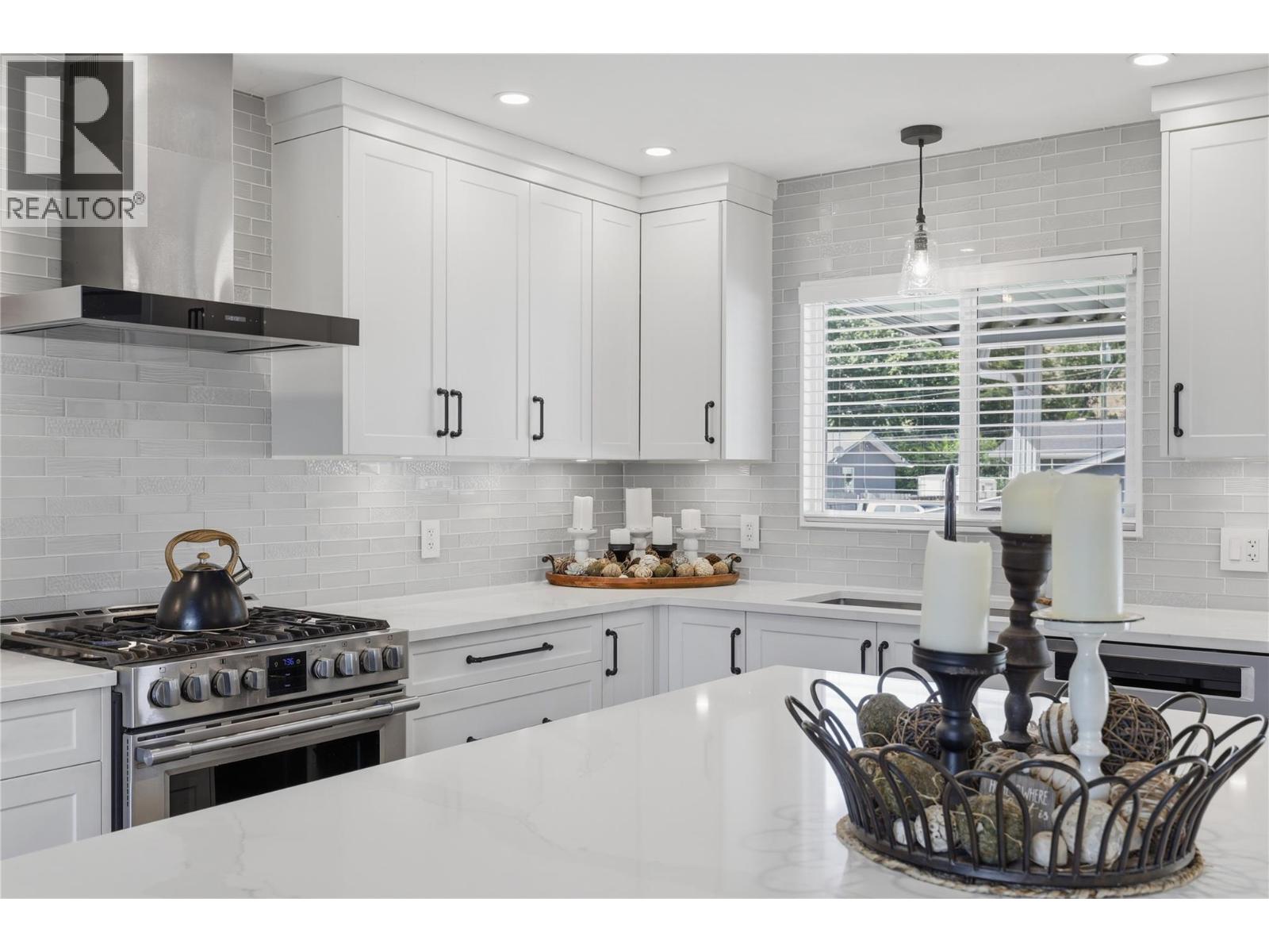 2330 ROSEWOOD Avenue - 14