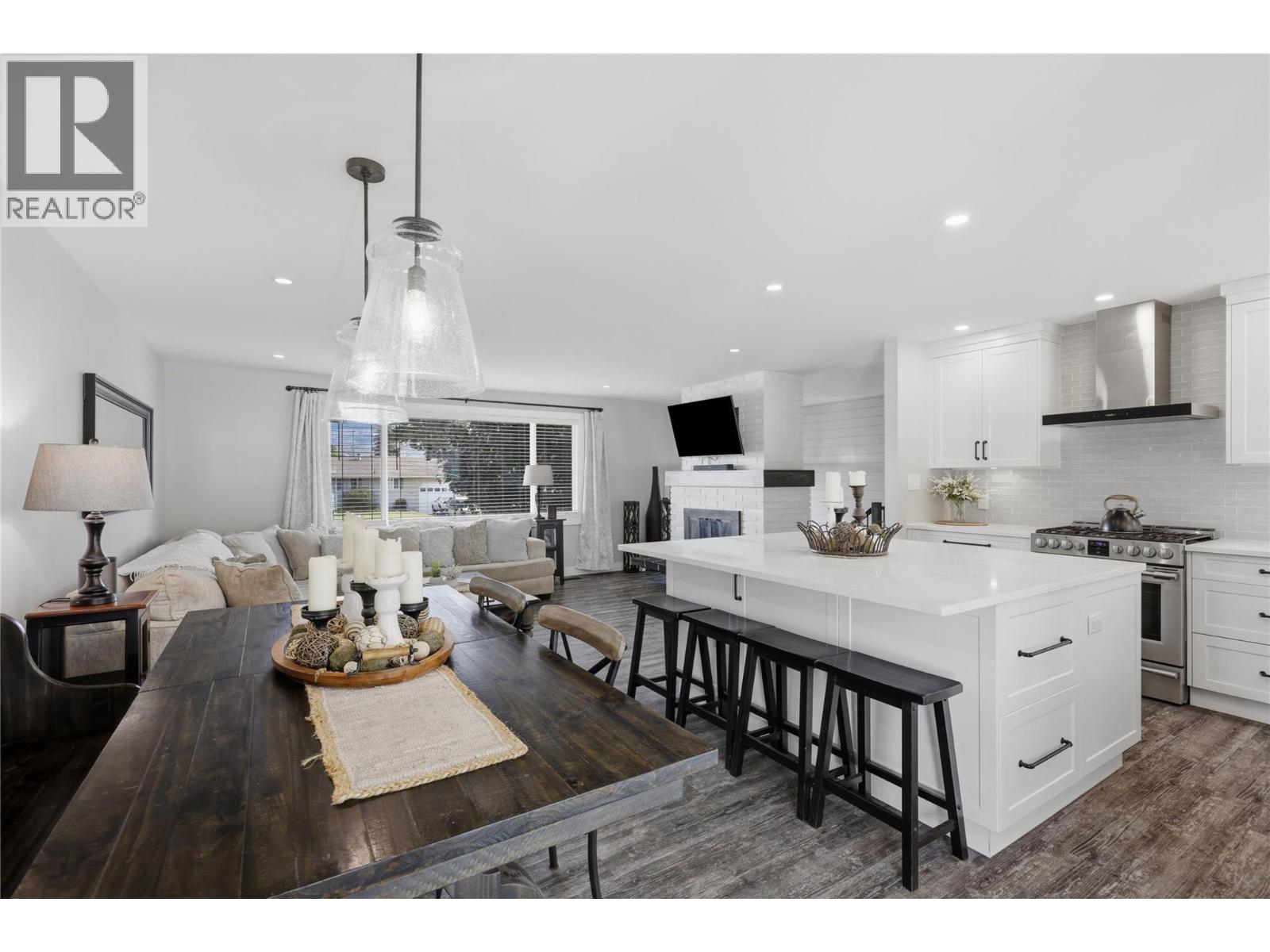 2330 ROSEWOOD Avenue - Image 20