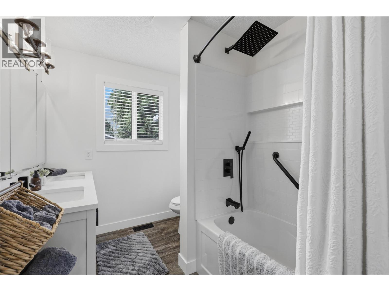 2330 ROSEWOOD Avenue - 36