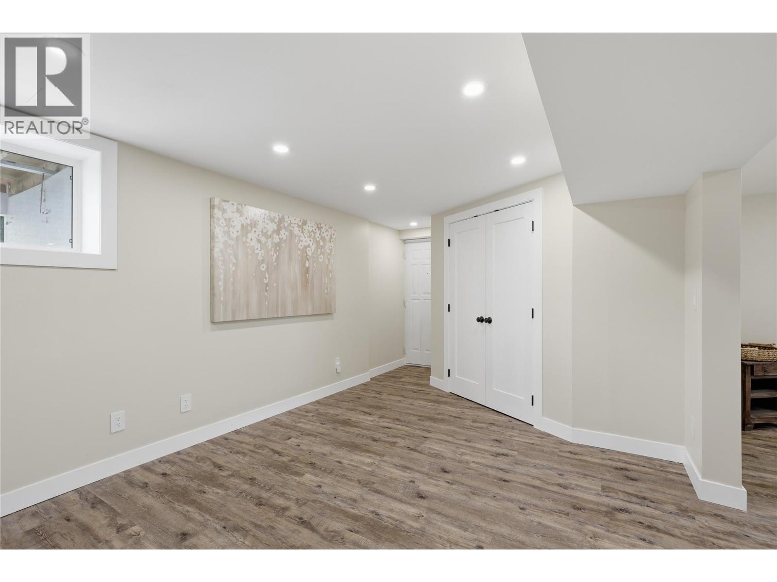 2330 ROSEWOOD Avenue - Image 44