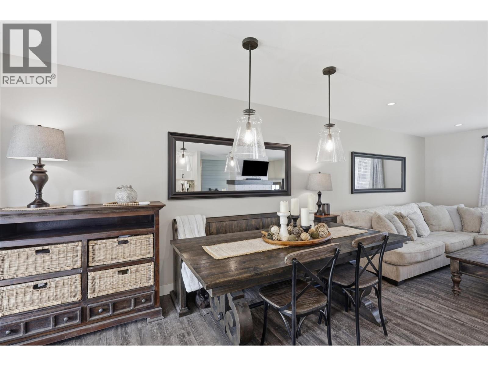2330 ROSEWOOD Avenue - Image 19