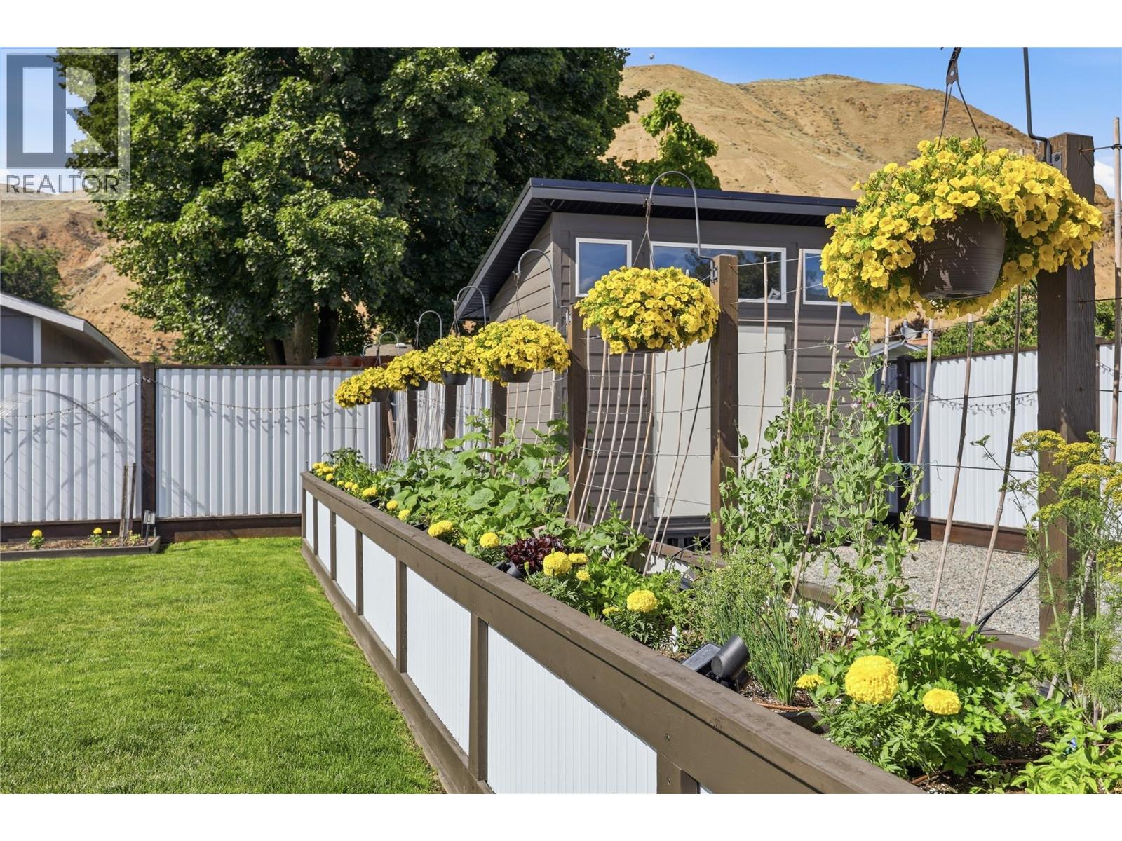 2330 ROSEWOOD Avenue - 24