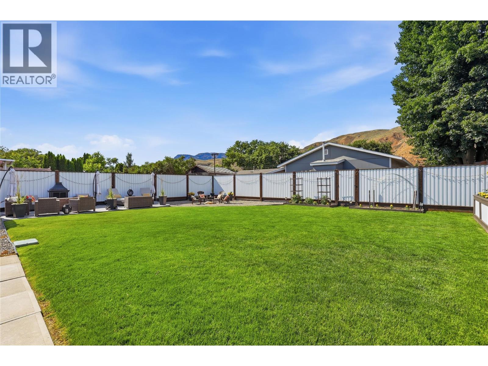 2330 ROSEWOOD Avenue - Image 25