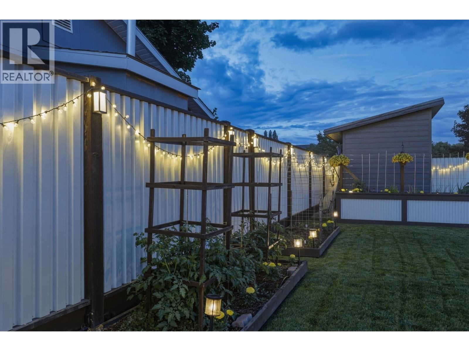 2330 ROSEWOOD Avenue - Image 31