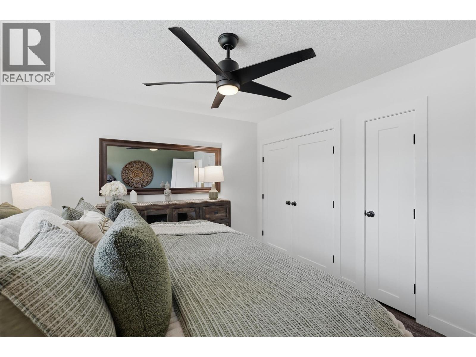 2330 ROSEWOOD Avenue - 35