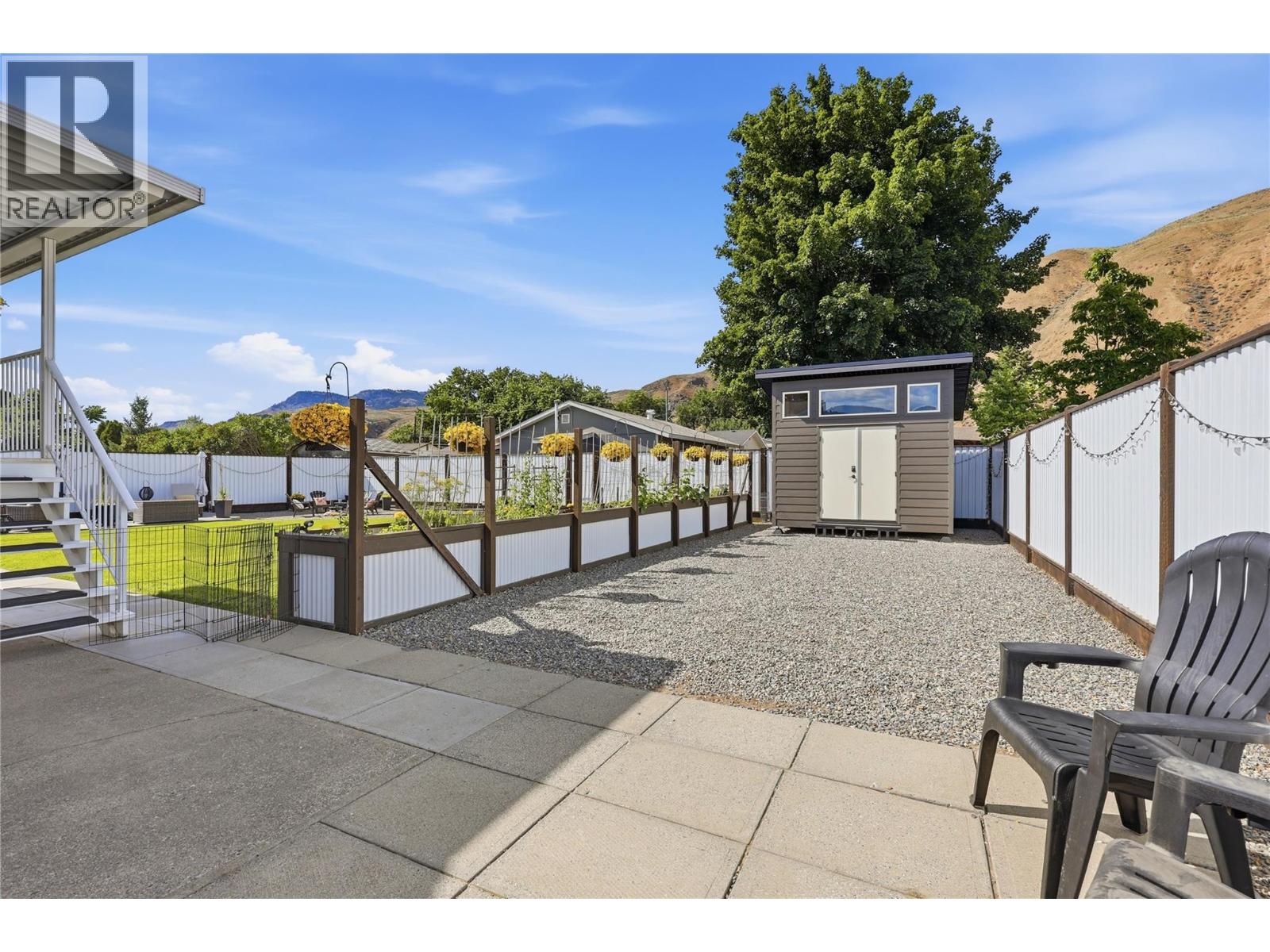 2330 ROSEWOOD Avenue - Image 23