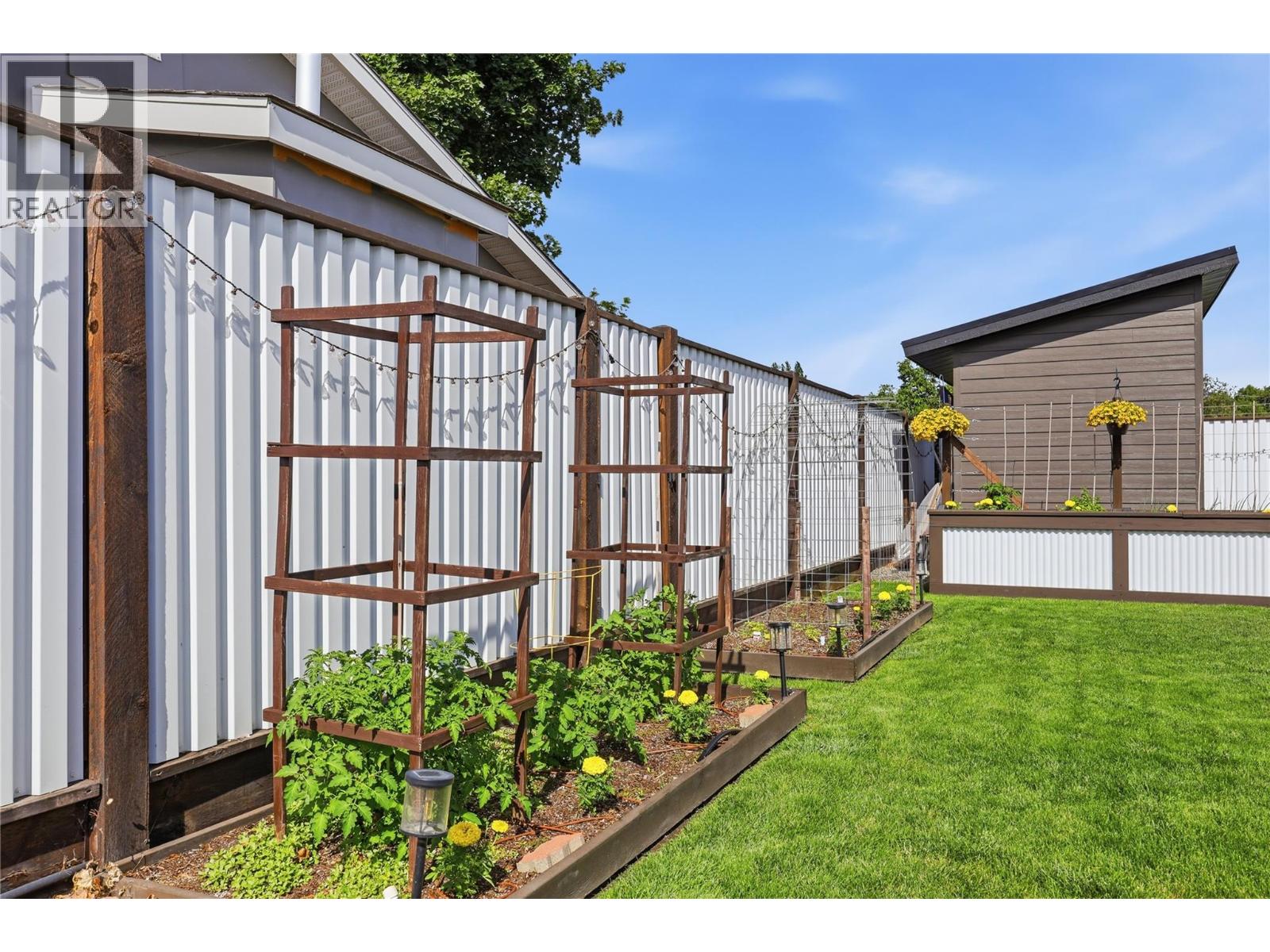 2330 ROSEWOOD Avenue - 30