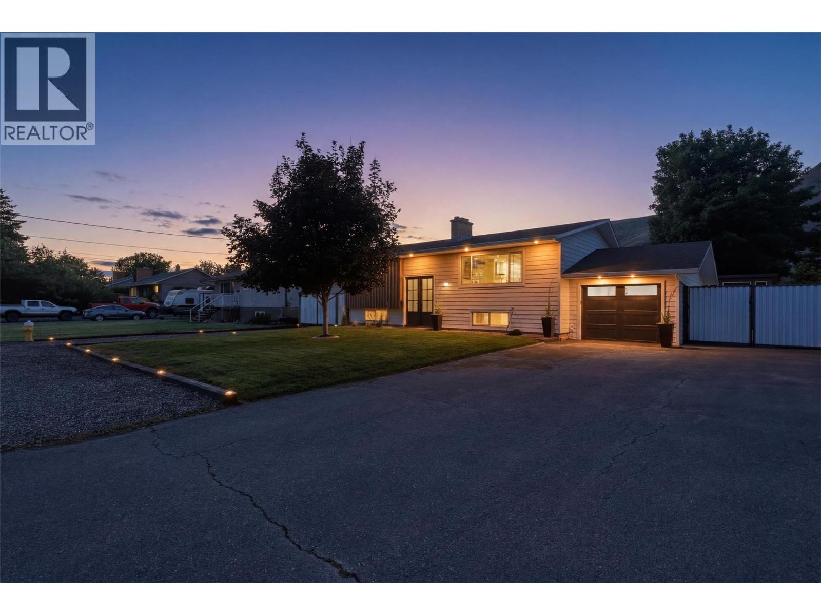 2330 ROSEWOOD Avenue - 2
