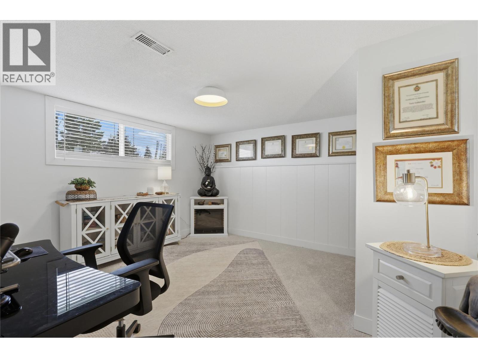2330 ROSEWOOD Avenue - Image 53