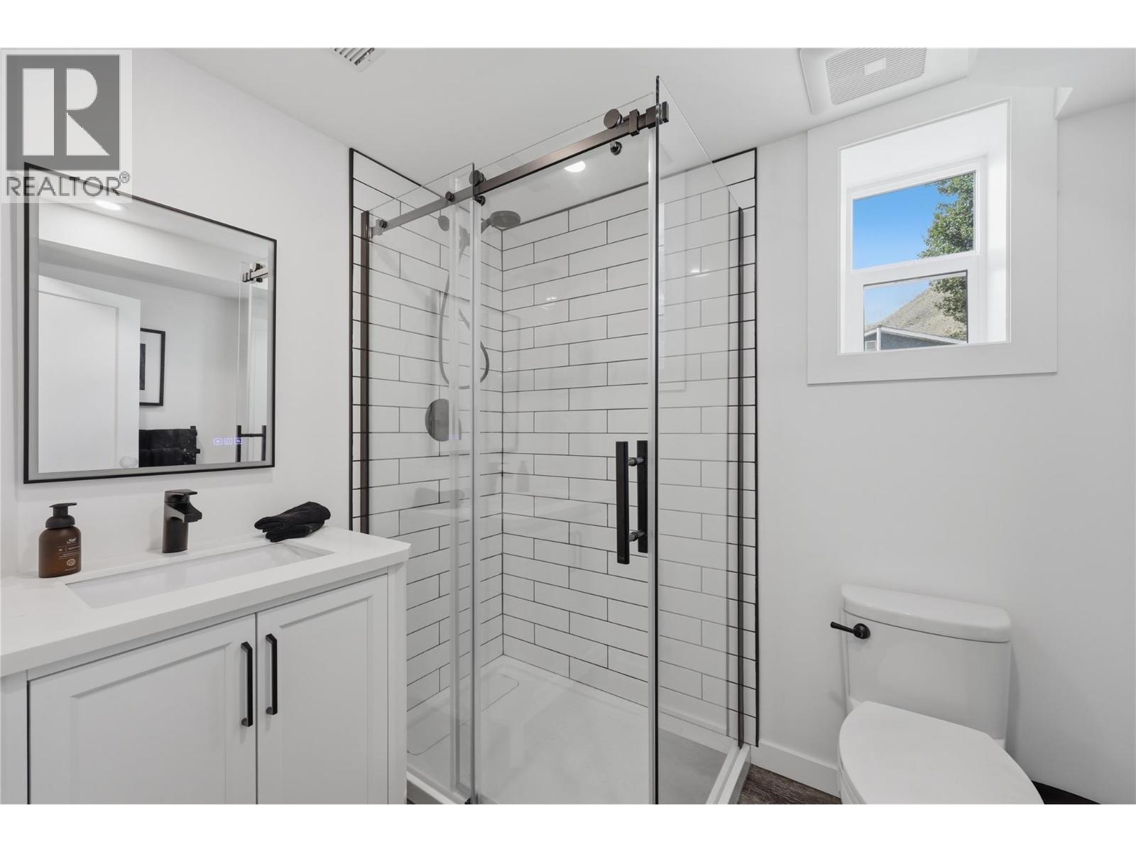 2330 ROSEWOOD Avenue - Image 50