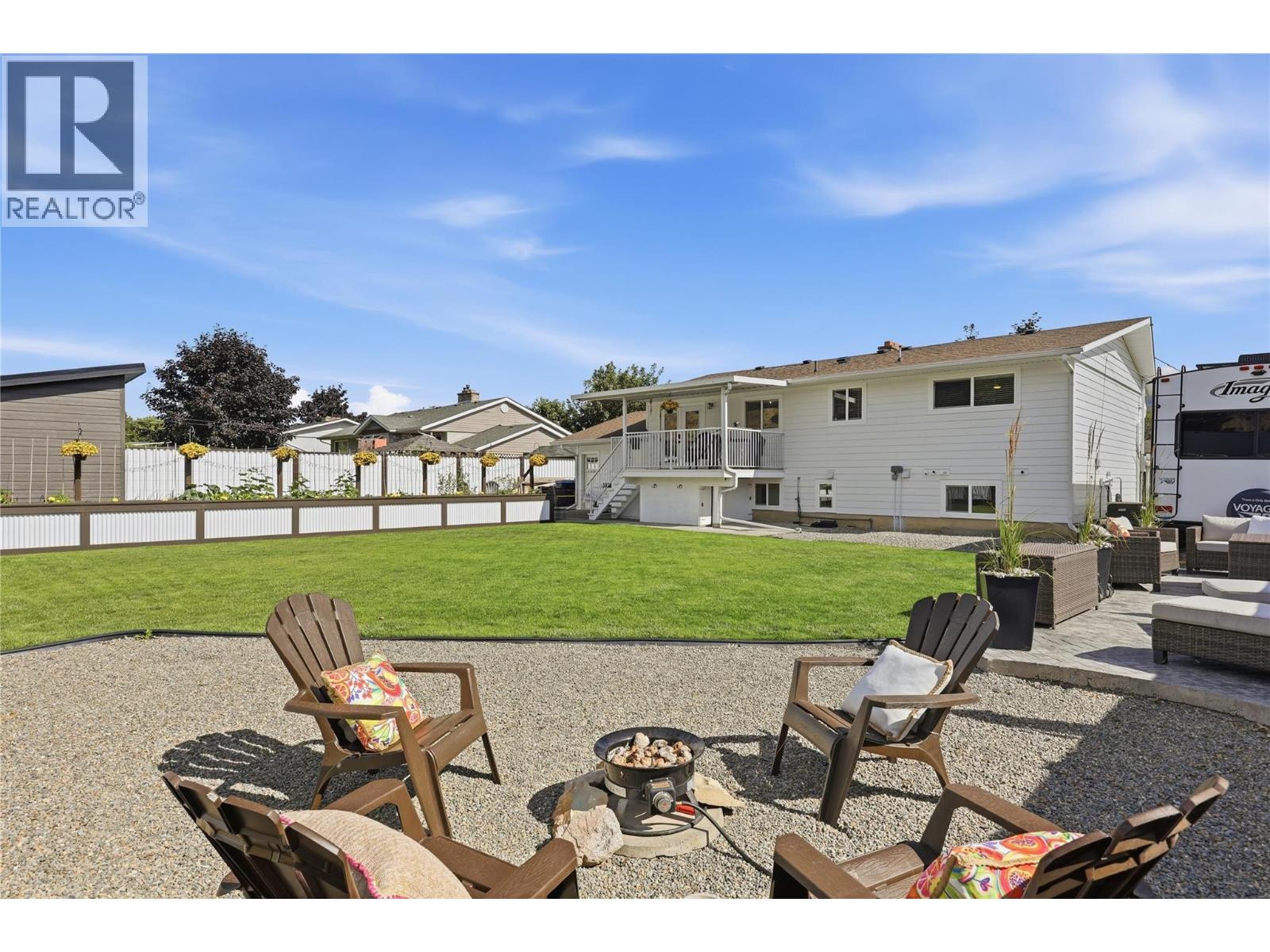 2330 ROSEWOOD Avenue - Image 32