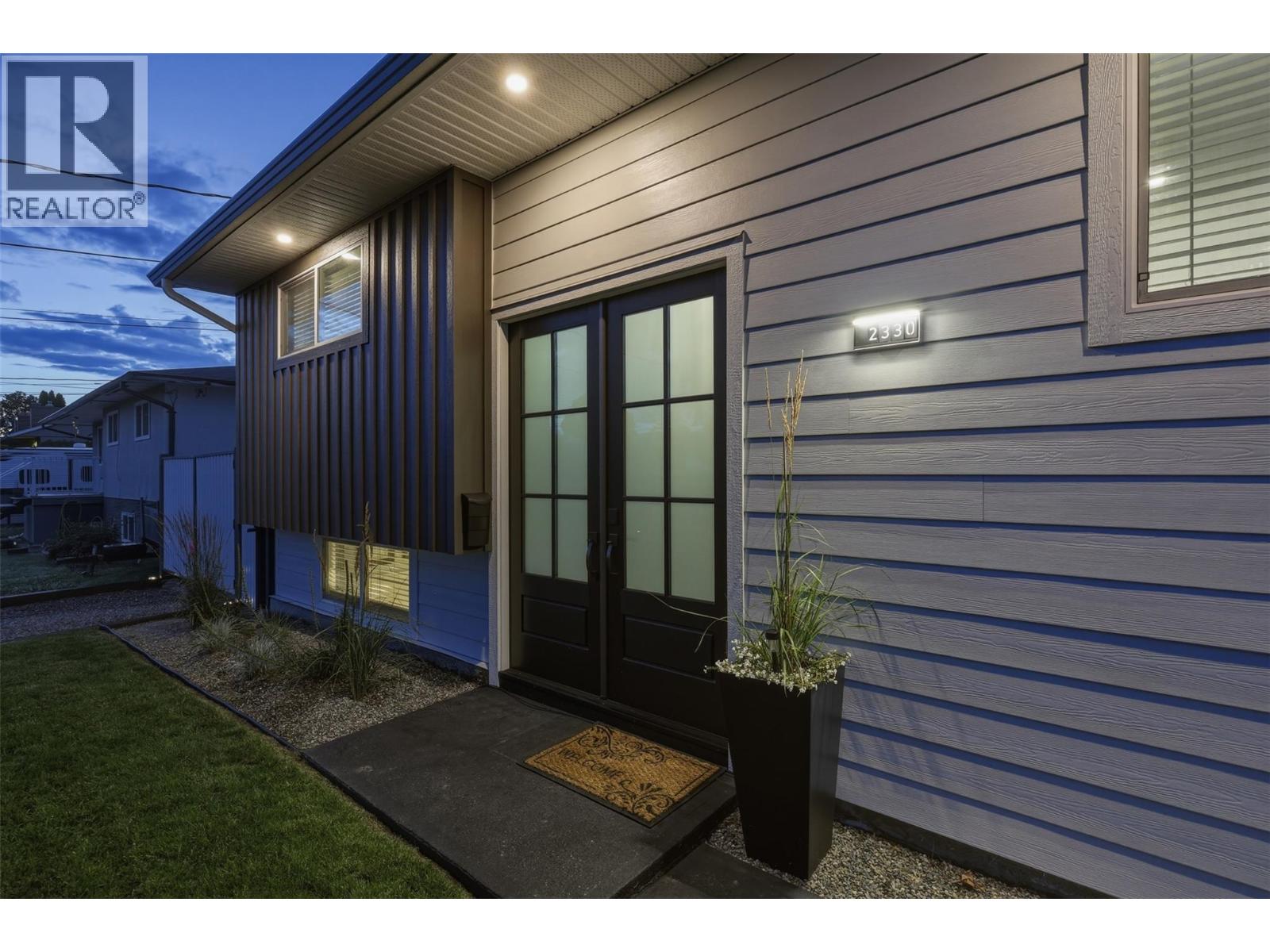 2330 ROSEWOOD Avenue - 4