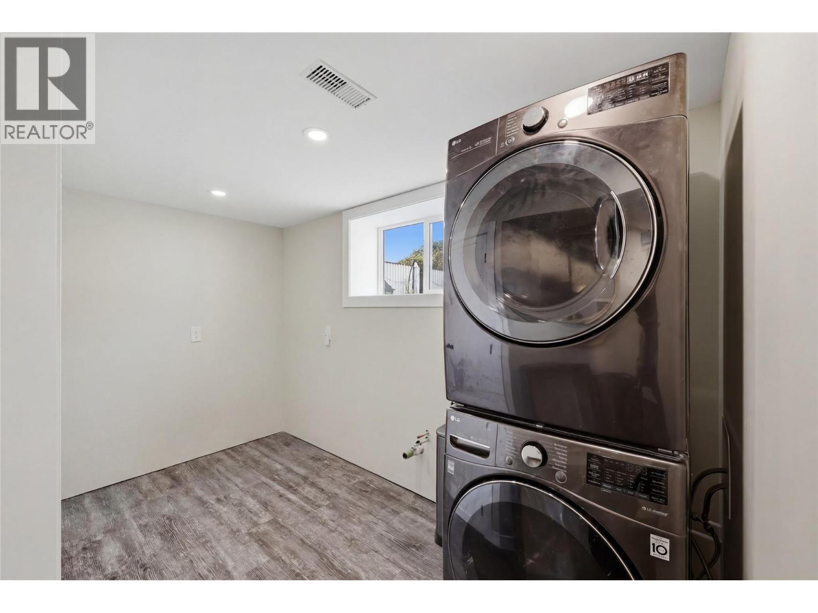 2330 ROSEWOOD Avenue - Image 54