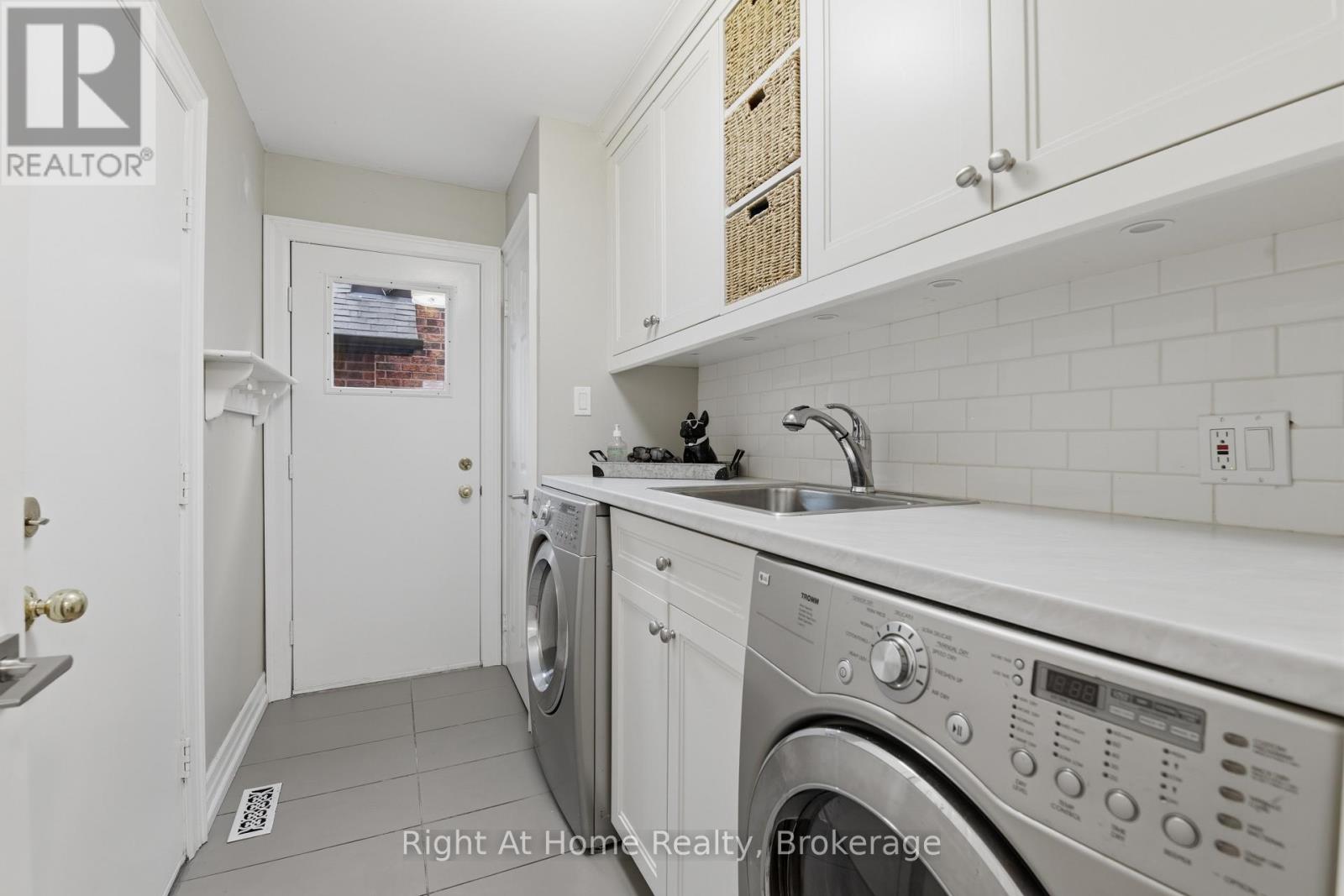 57 LAUCHLIN CRESCENT - Image 15