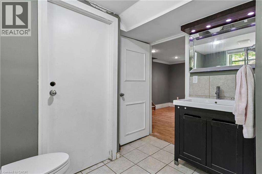 77A CREIGHTON Road - 24