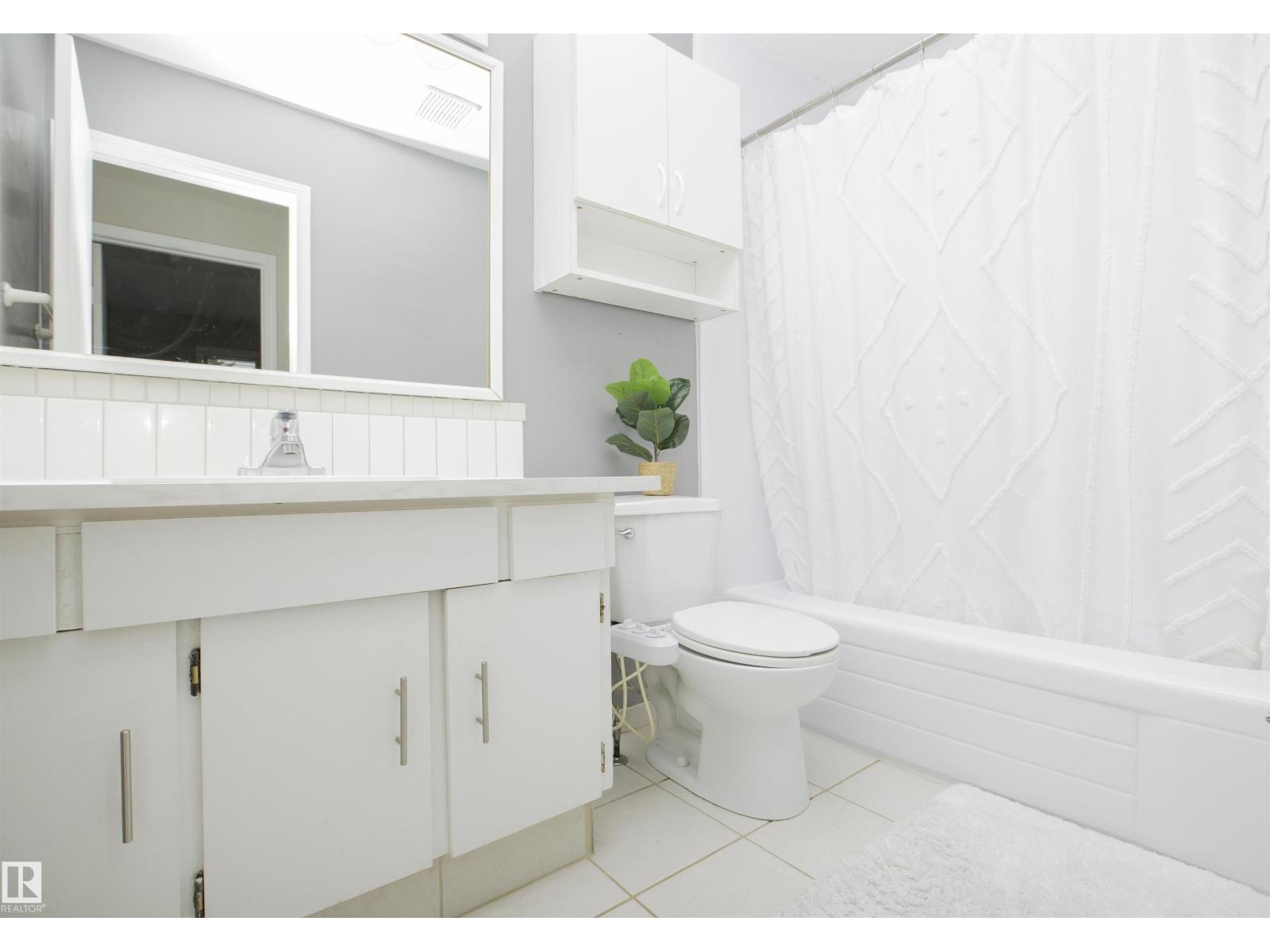 3531 46 ST NW - 28