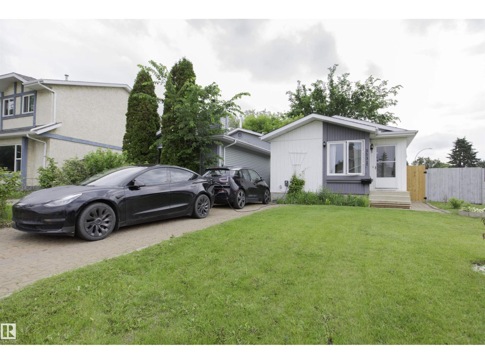 3531 46 ST NW - 29