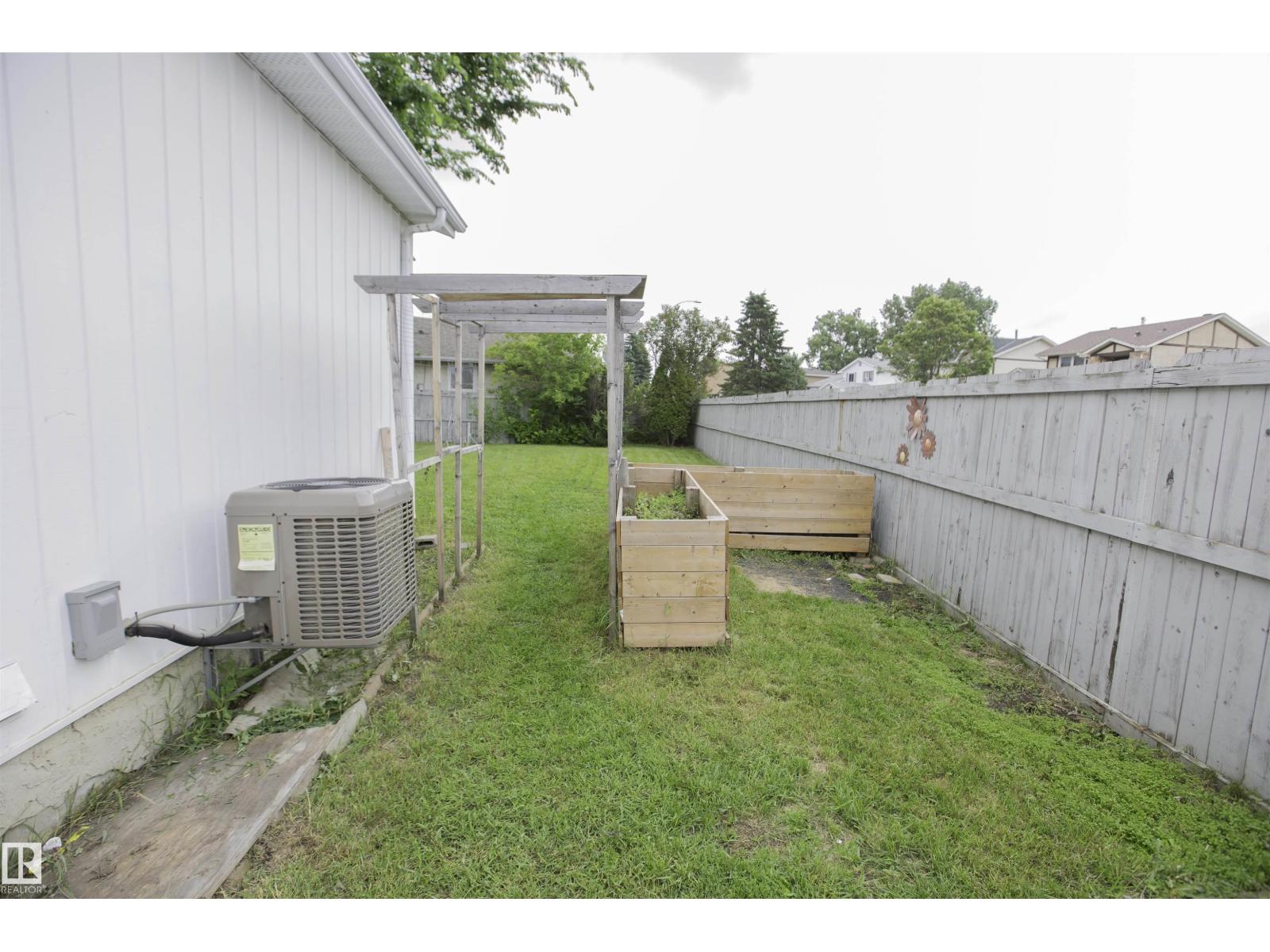 3531 46 ST NW - 30
