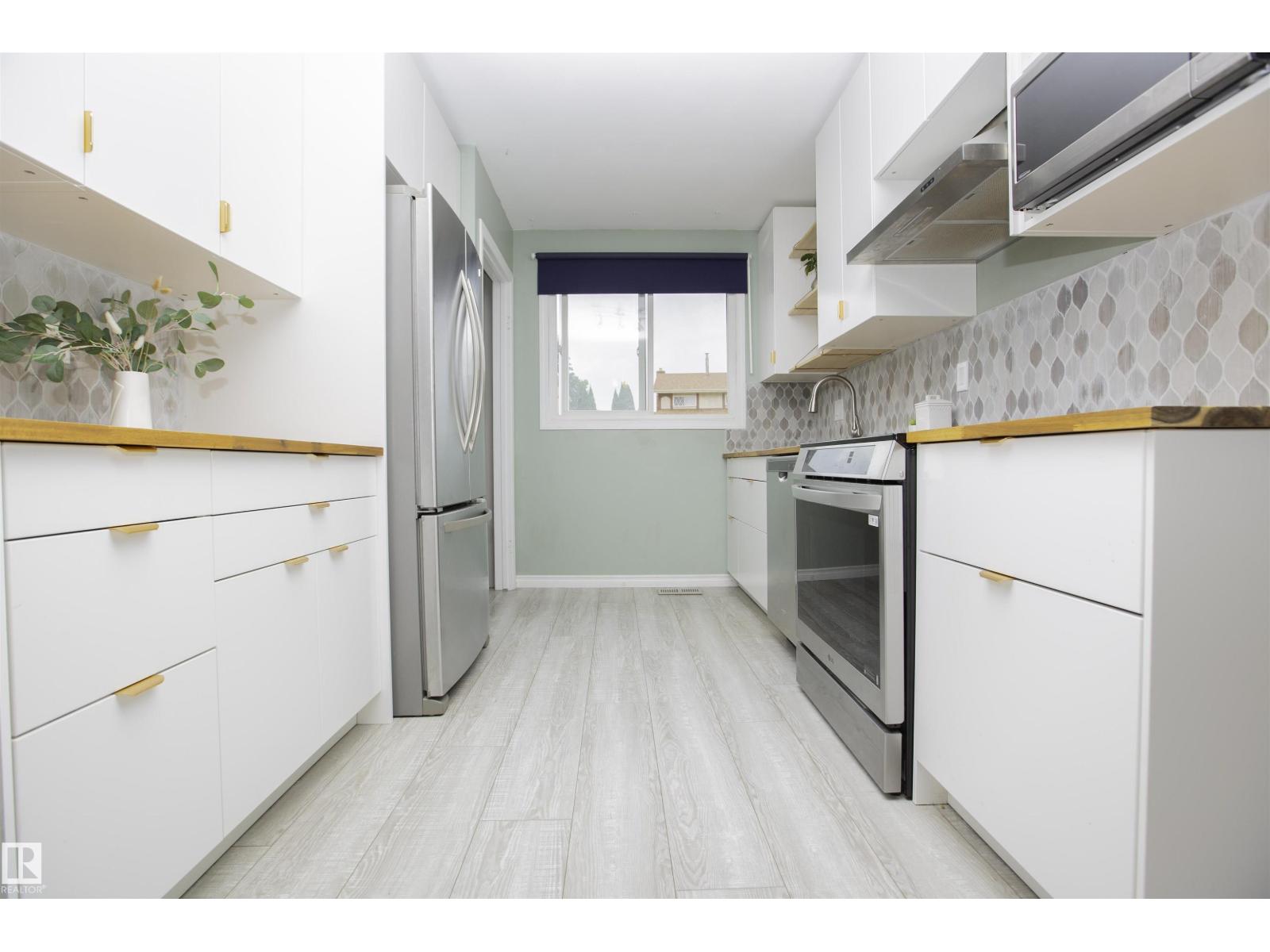 3531 46 ST NW - 6