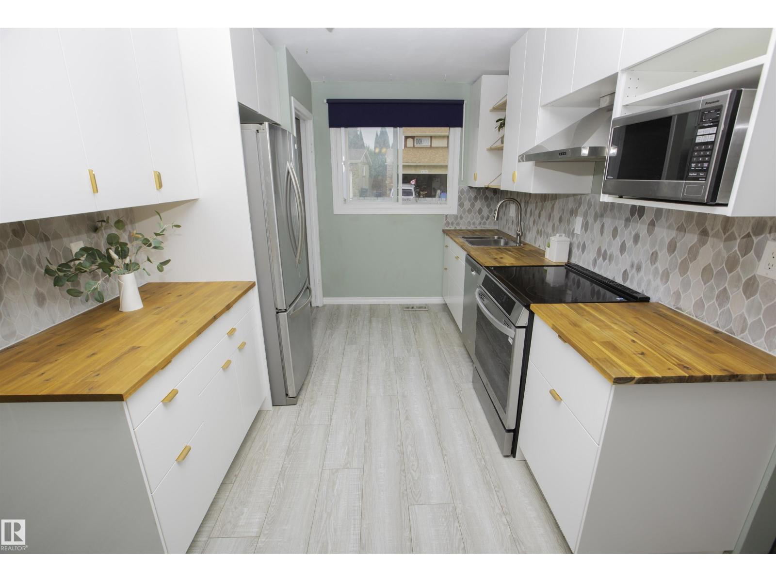 3531 46 ST NW - 8