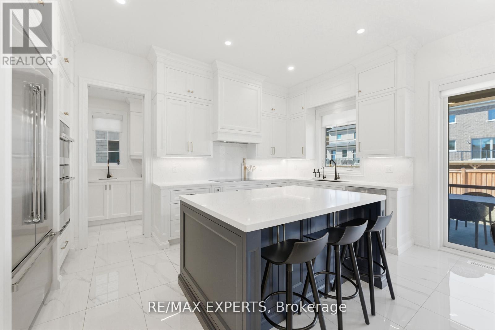 54 WINTHROP CRESCENT - 10