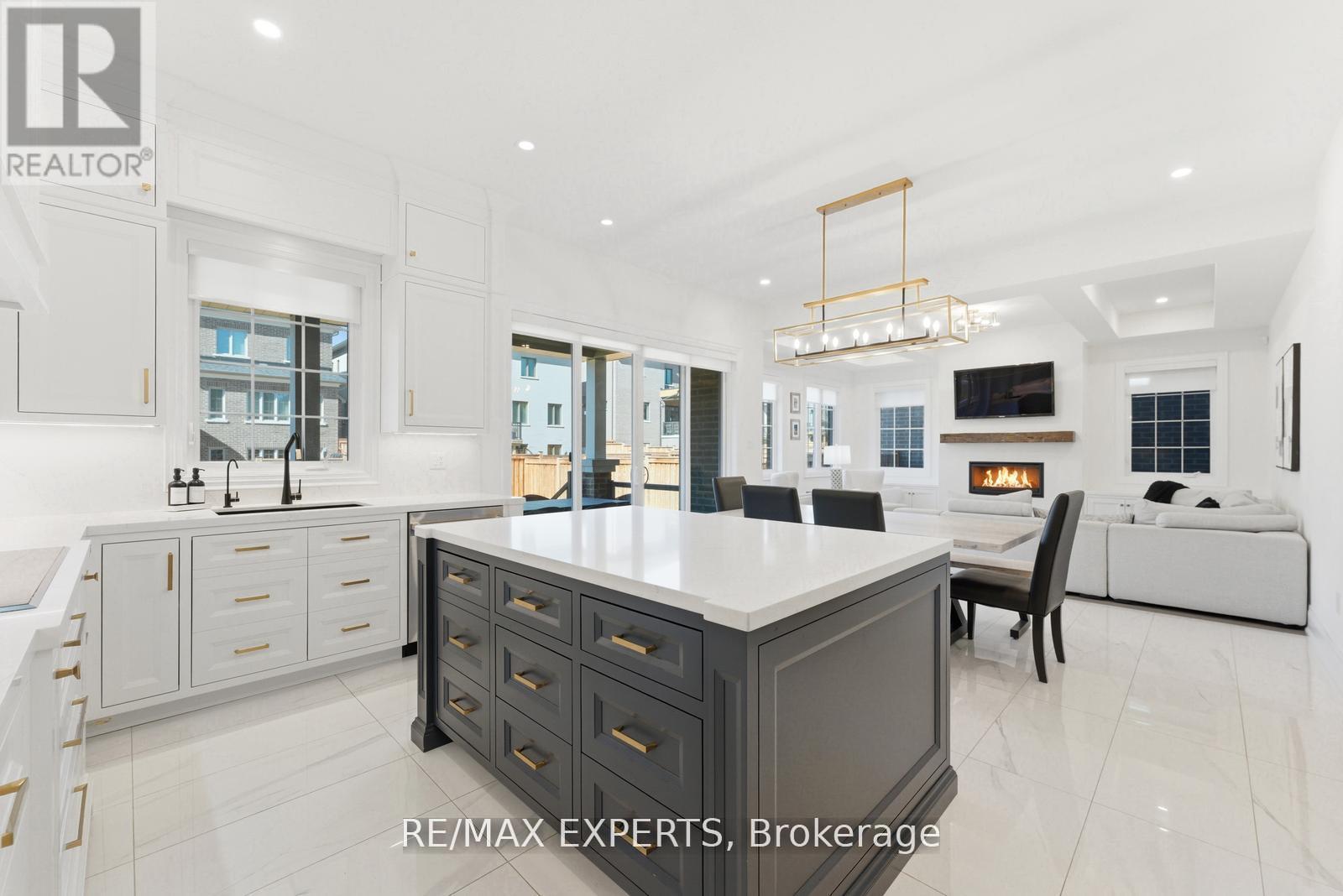 54 WINTHROP CRESCENT - 13