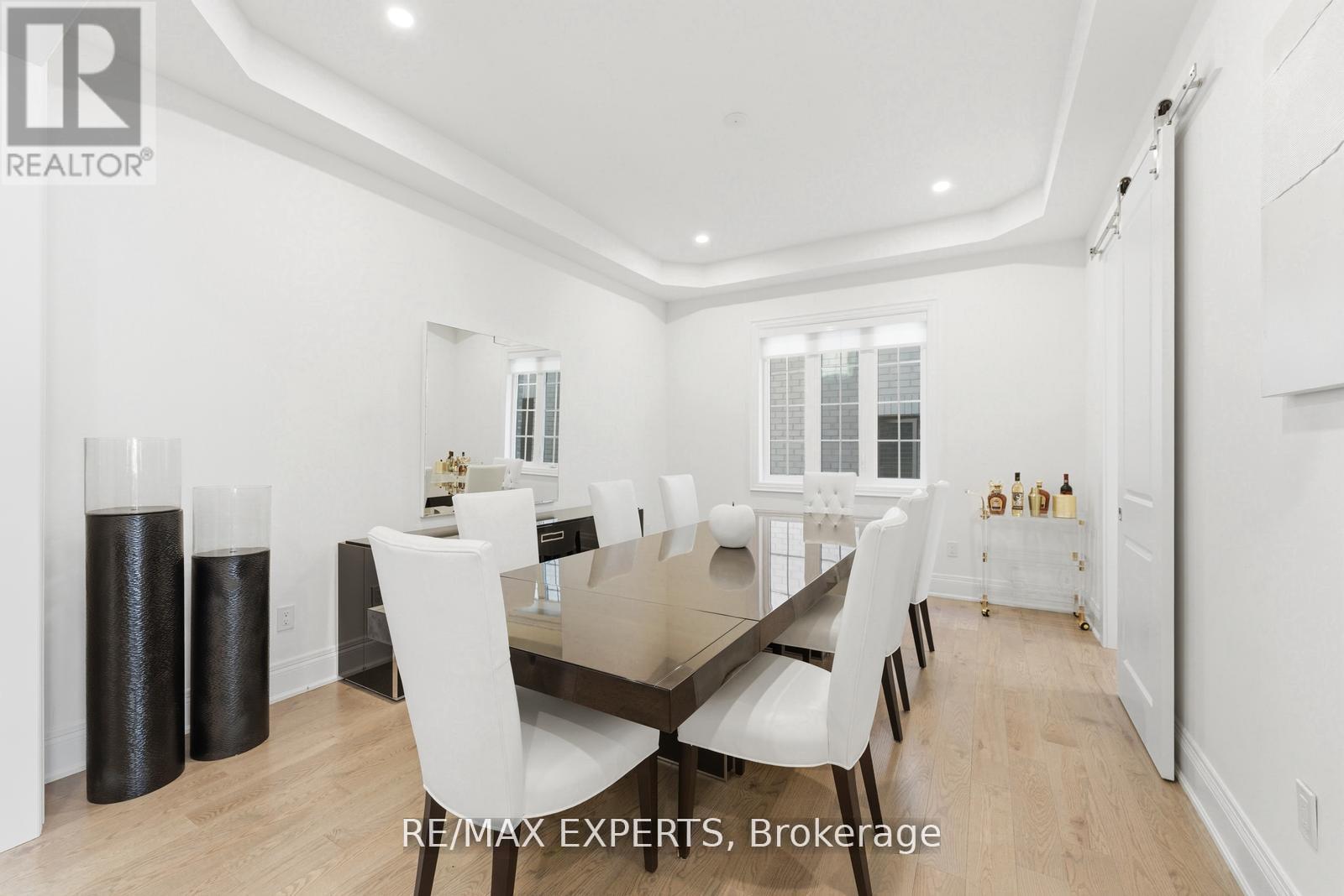 54 WINTHROP CRESCENT - 19
