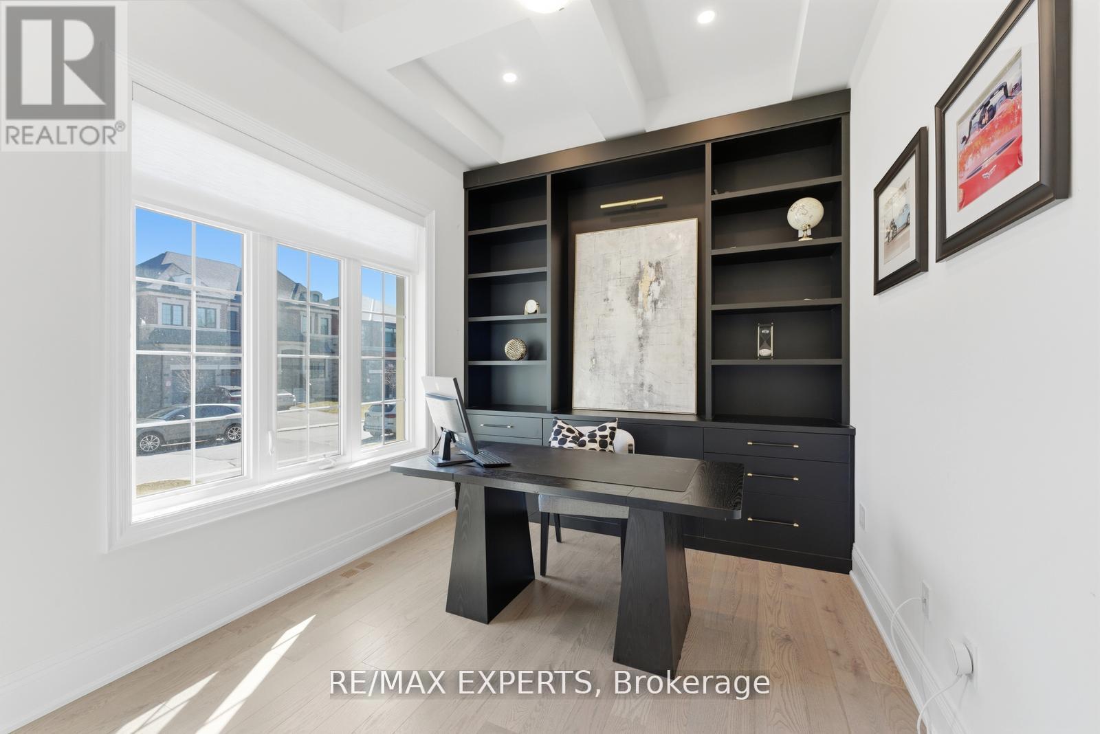 54 WINTHROP CRESCENT - 21