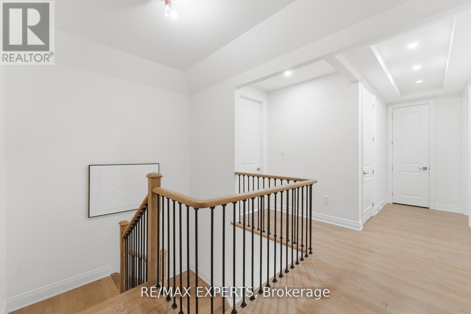 54 WINTHROP CRESCENT - 22