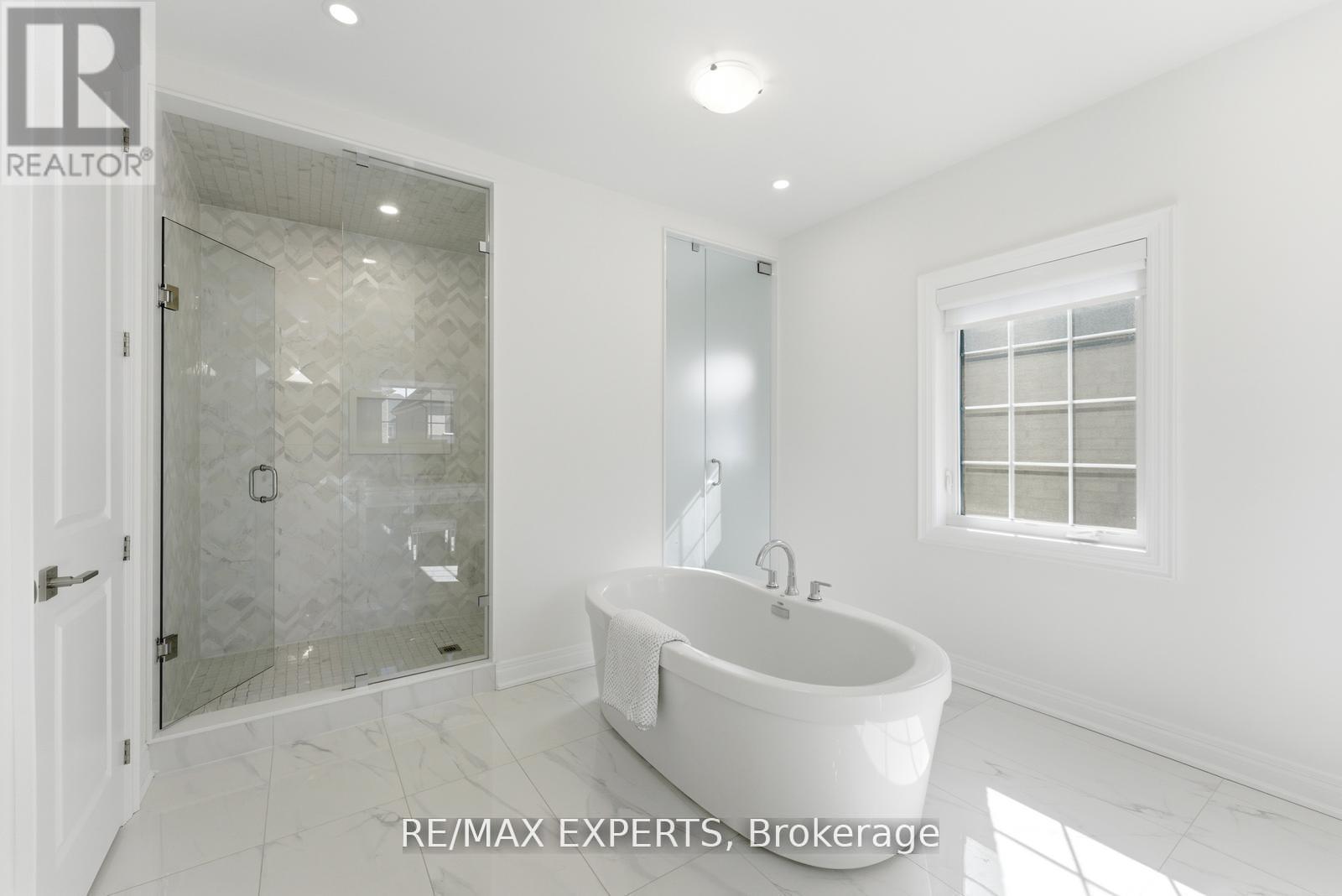 54 WINTHROP CRESCENT - 26